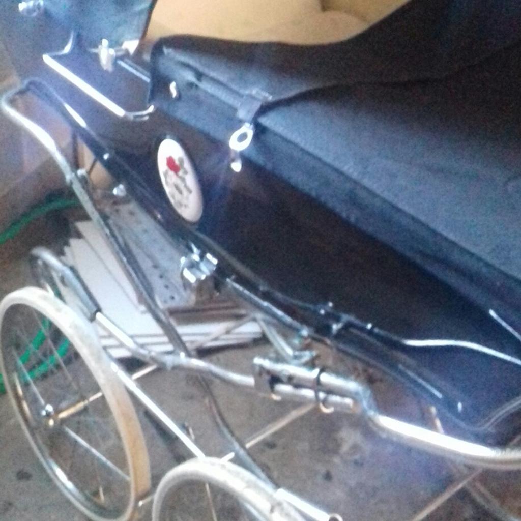Silver Cross Durham Rose Coach Built pram in LS12 Leeds für 120,00
