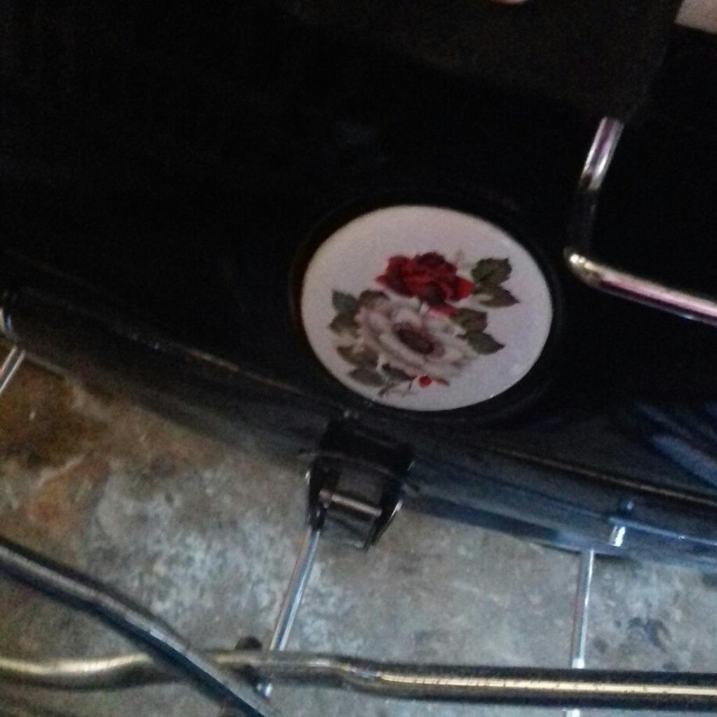 Silver Cross Durham Rose Coach Built pram in LS12 Leeds für 120,00