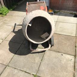 Big drum cement mixer,fully working order,needs new belt as its old,but still works fine,comes with stand.