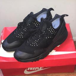 Nike Huaraches utility triple black, size 7.5. These are in great condition comes with box (BUT NOT INSERTS). A really comfortable trainer with lots of life.