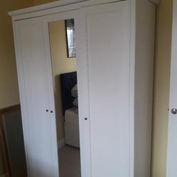 used wardrobe in good condition white
dimensions: H190 x W127 x D52 cm
can be dismantled