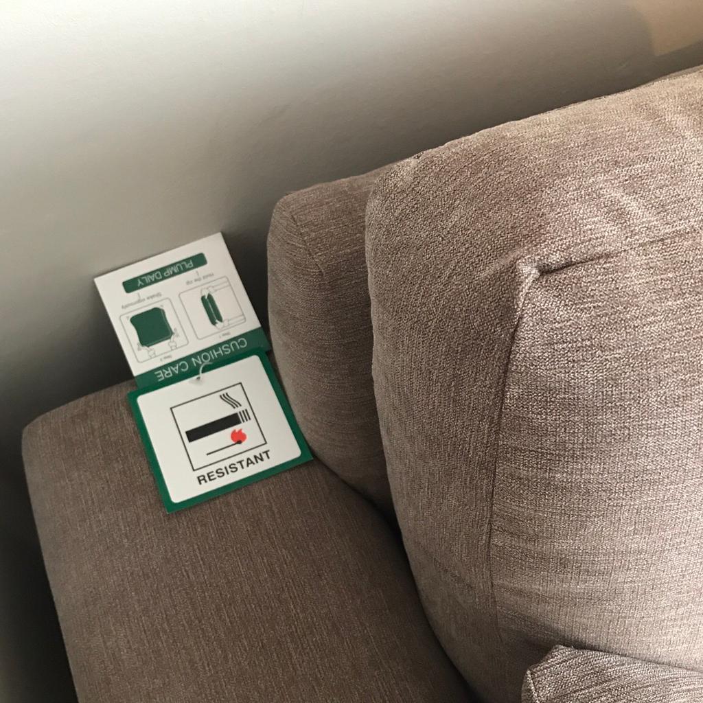 Sofology loveseat snuggler sofa Demure in N19 Islington für 375,00