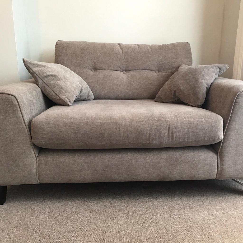 Sofology loveseat snuggler sofa Demure in N19 Islington für 375,00