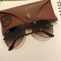 Rare colour way ray bans in brown gradient , tiny tiny scratch which I’ve tried to picture in last photo , not noticeable and otherwise in immaculate condition.