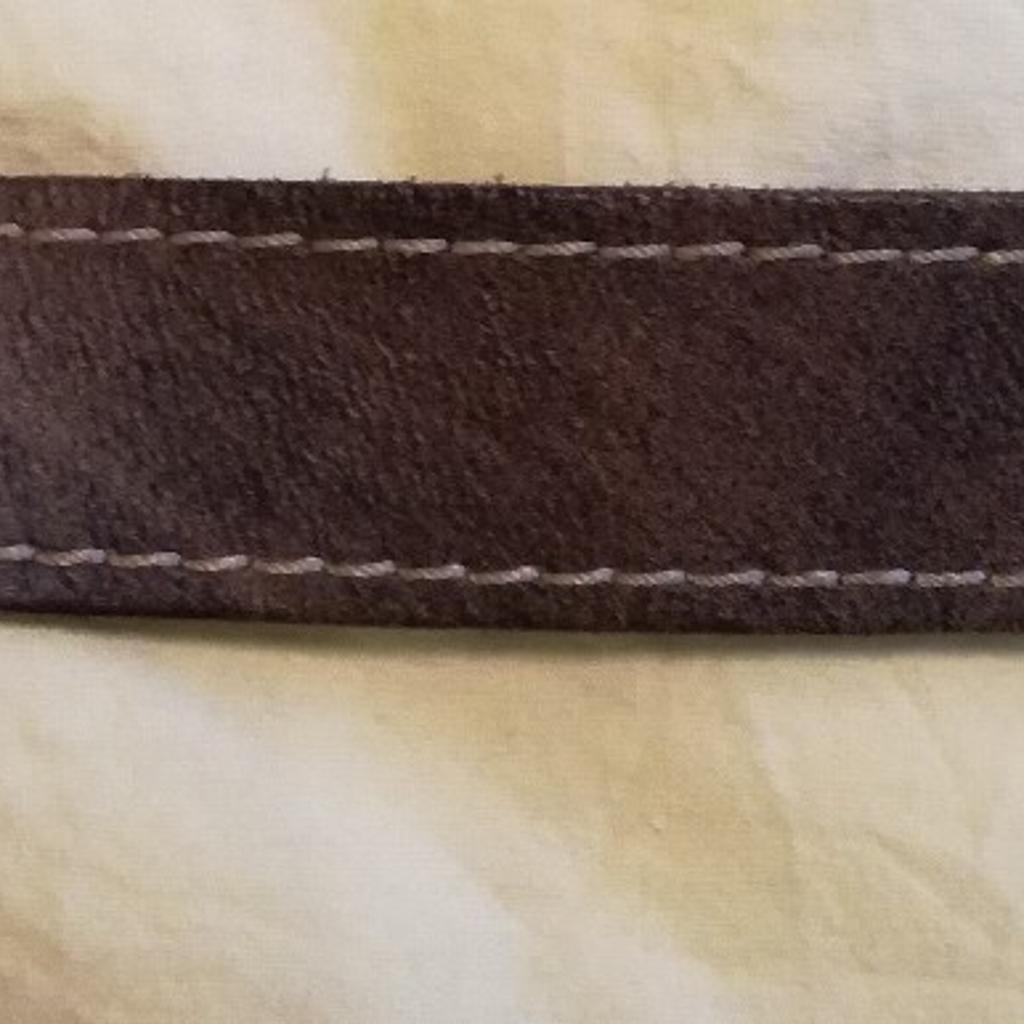 Trachtenledergürtel, dunkelbraun mit Metalledelweiß, Länge 81 cm, bei Versand kein Umtausch.