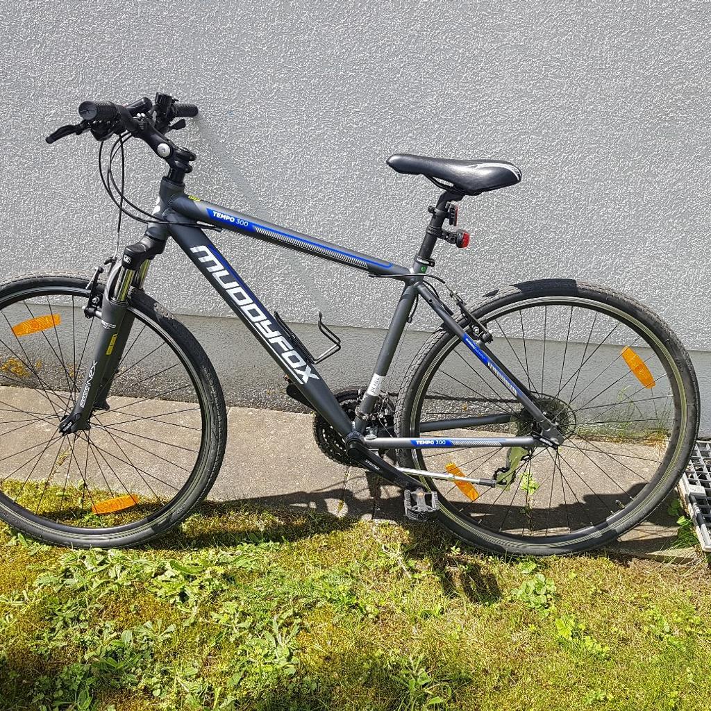 Muddyfox tempo best sale 300 hybrid bike