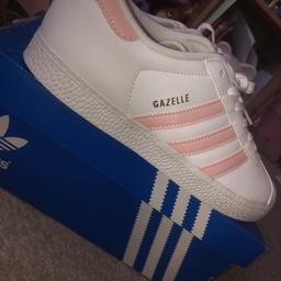 Brand new!!
Never worn
Pink and white
SIZE:5
£25 ono