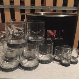 Eiskübel aus schwarzem Leder mit 8 Stück belüge Gläser und 4 Shot Gläser
Selbstabholung oder Versand