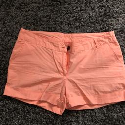 Verkaufe hier eine schöne Hotpants in der Farbe orange Rosa lachsfarben Gr 36 / S
Versand und Paypal möglich :)
Bundweite 41 cm
Schaut auch mal in meine anderen Auktionen :)