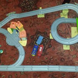 Chuggington Interactive Train Set plus Bridge and Tunnel starter set.
Pieces are labeled at each join for ease of setup.