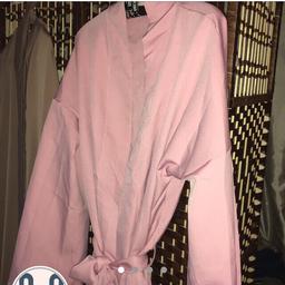 Size: UK L / around a 56”
Colour: Pink 
Design: Open front tie up abaya
Condition: Brand new, never worn 

***First 3 pictures are with flash and the 4th picture is without.***
—
Tags:
(kaftan, kimono, dubai, abaya, farasha, jalabiya, maxi dress, jilbab, eid, ramadan, wedding, nikah, walimah, mehndi, party, modest, prom)