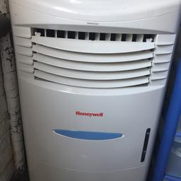 Honeywell Indoor Portable Evaporative Cooler with Fan & Humidifier, Remote Control, CL20AE

Used, but clean and in perfect working order. Portable on wheels, takes water and ice to enhance the cool air. 

Large unit -  roughly 120cm x 60cm x 50cm

Natural Cooling & Humidification
- 3-in-1 Functions: Evaporative Cooler with Fan & Humidifier.

- Ideal for cooling small to medium indoor spaces – living room, bedroom, den, covered patio, garage.

- Honeycomb cooling media for optimum cooling.

- Dur