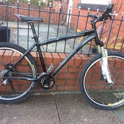 Specialized Rockhopper comp 16” frame in good used condition usual scuffs scratches as with all used bikes
Shimano hollow tech crank
3x8 shimano gearing
Avid juicy hydraulic disc brakes
26” mavic quick release wheels
Rock shox recon forks lockout is not working
Cash on collection only