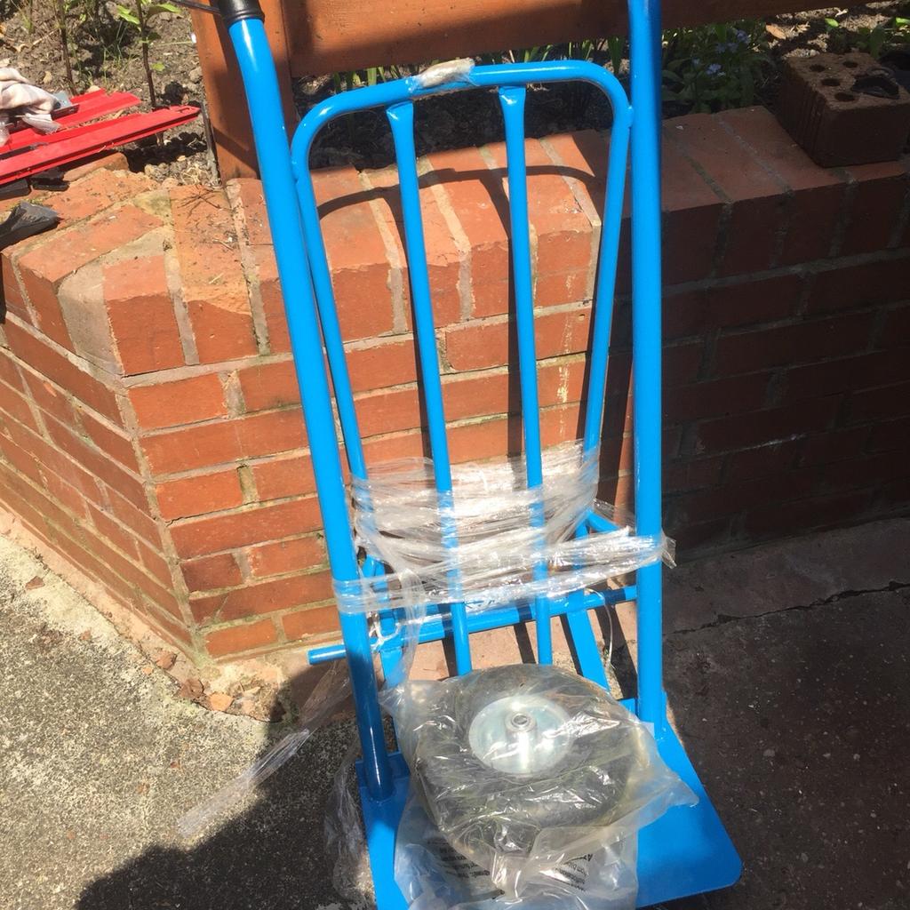 MAC ALLISTER HEAVY DUTY HAND TRUCK 300 kg in WS2 Walsall für £ 20,00