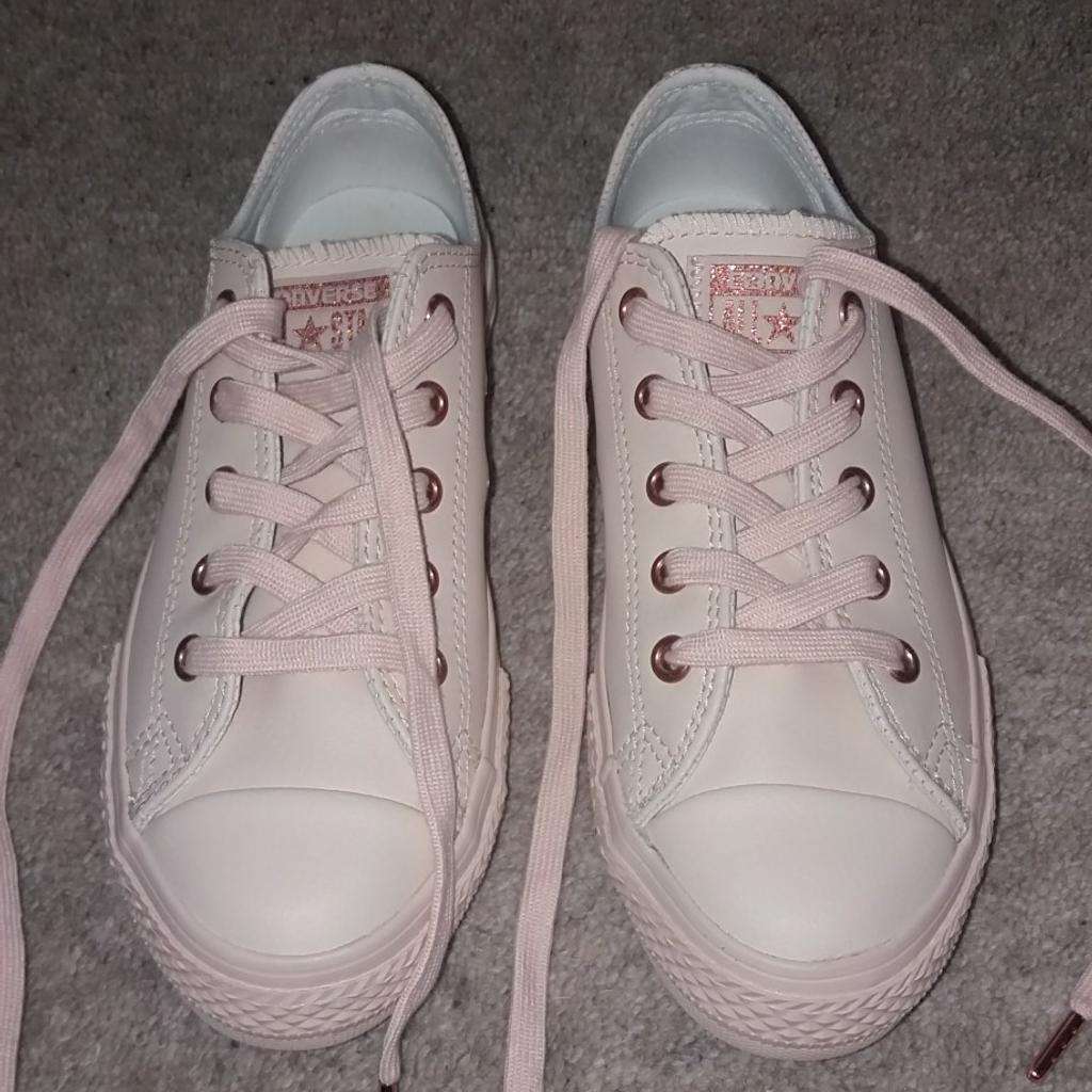 Rose gold clearance eyelet converse