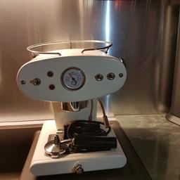 Francis Francis X 1 Retro Kaffeepad Maschine.
Wie neu gegen Gebot.
Privatverkauf keine Garantie keine Rücknahme.
Versand möglich gegen Kostenübernahme.
Selbstabholung auch möglich. NP 329 Euro
