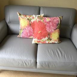 Cheerful cushions to brighten up any room....great condition.pick up preferred and see my other amazing items.no returns.