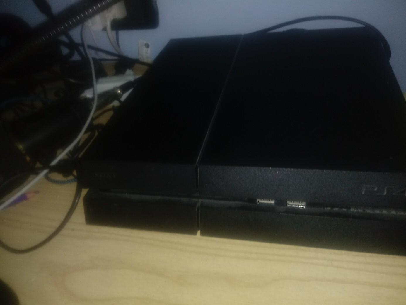 Playstation 4 usata 500 gb+1 controller in 20093 Cologno Monzese für € 200,00 zum Verkauf