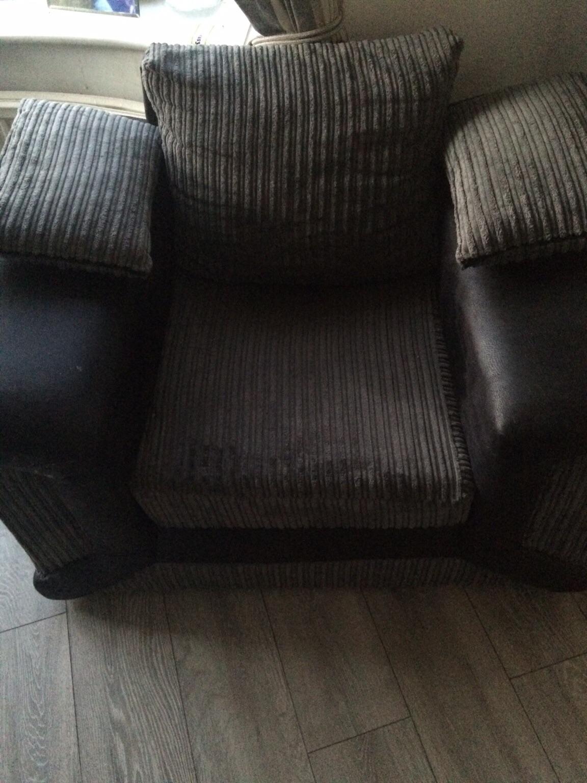 Grey corner sofa and arm chair in WA7 Runcorn für 160,00 £ zum Verkauf