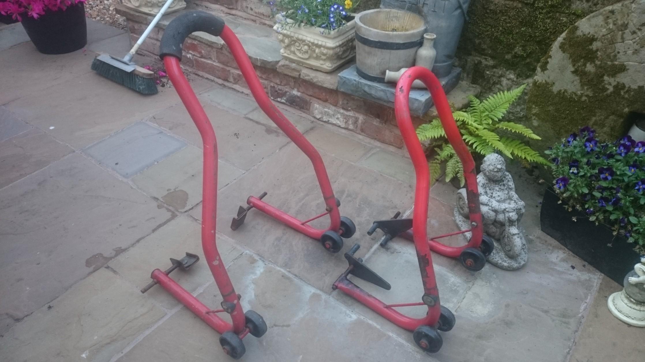 paddock-stands-in-st8-moorlands-for-20-00-for-sale-shpock