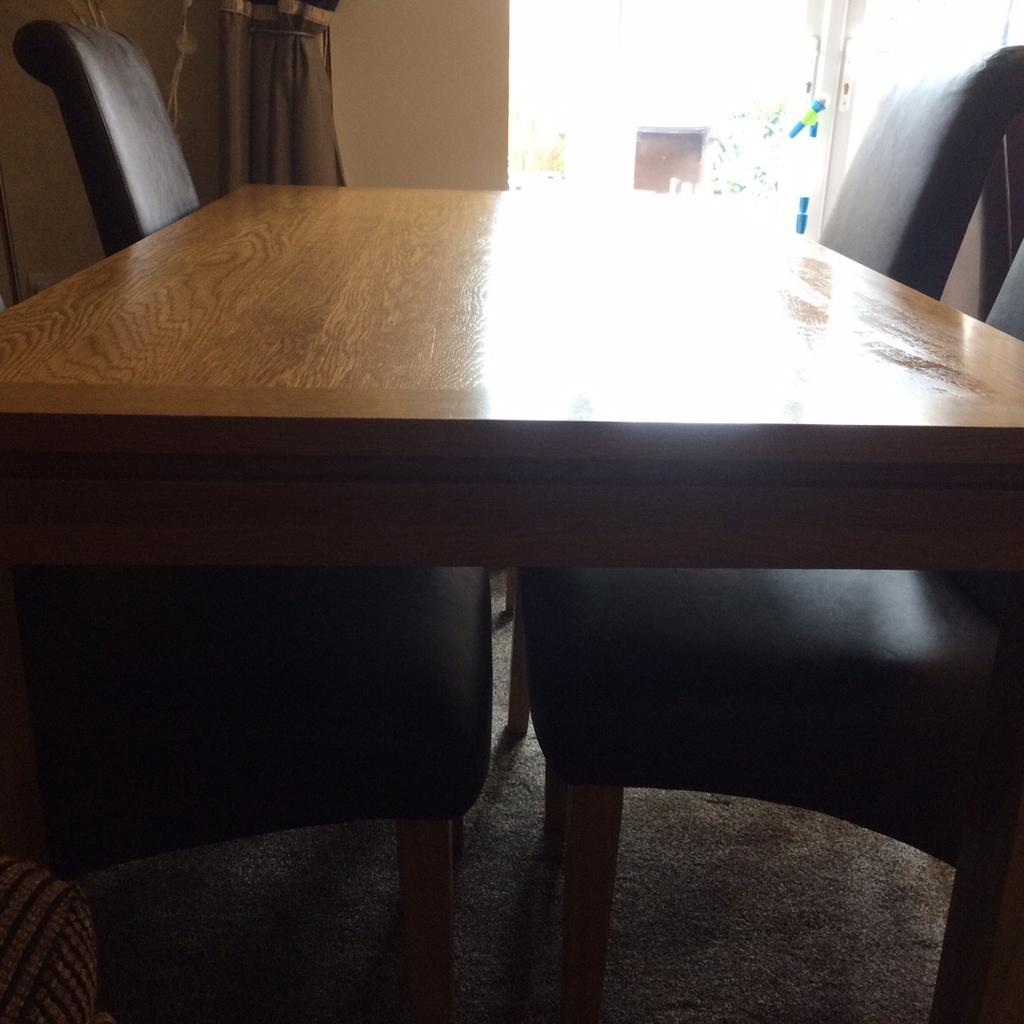 Solid Oak Scs Table and chairs in Wakefield für 50,00 £ zum Verkauf