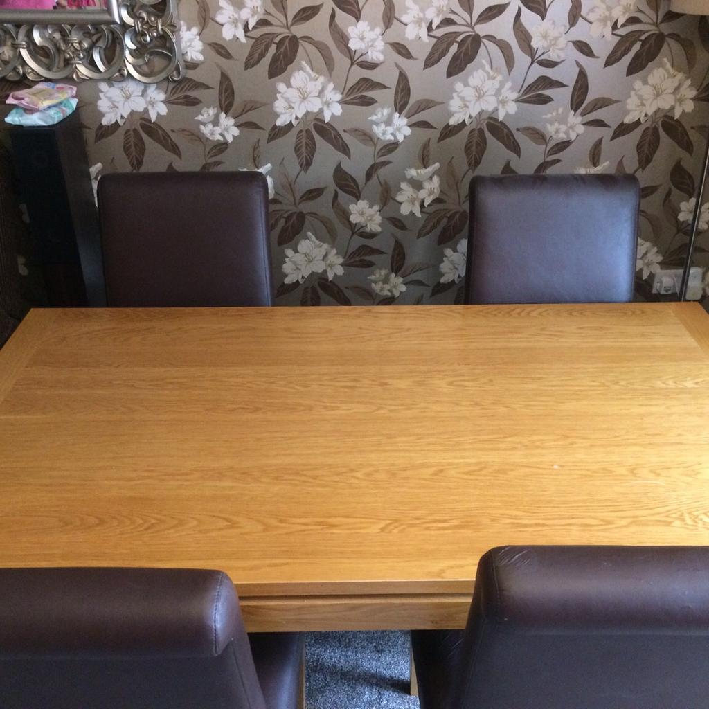 Solid Oak Scs Table and chairs in Wakefield für 50,00 £ zum Verkauf