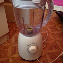 A blender in good condition and works