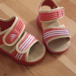 Verkaufe kinder sandalen grösse UK 5 ( Gr21 ) getragen ( wie Neu )

Versand Möglich
