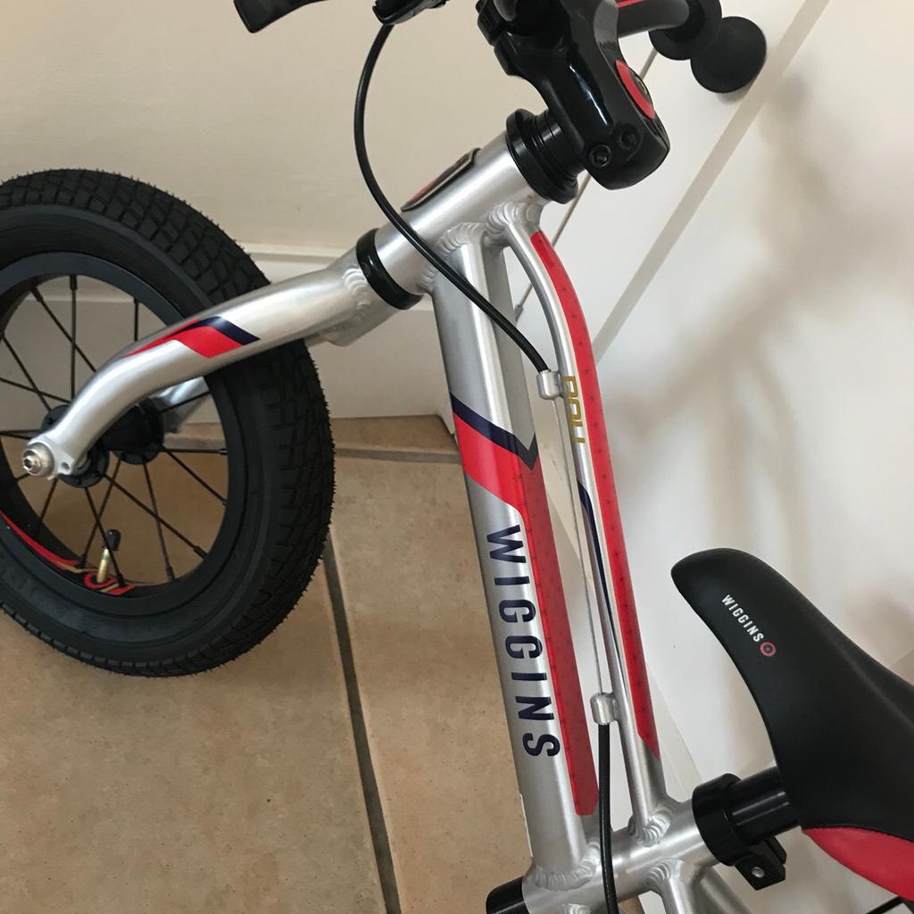 Halfords wiggins balance clearance bike