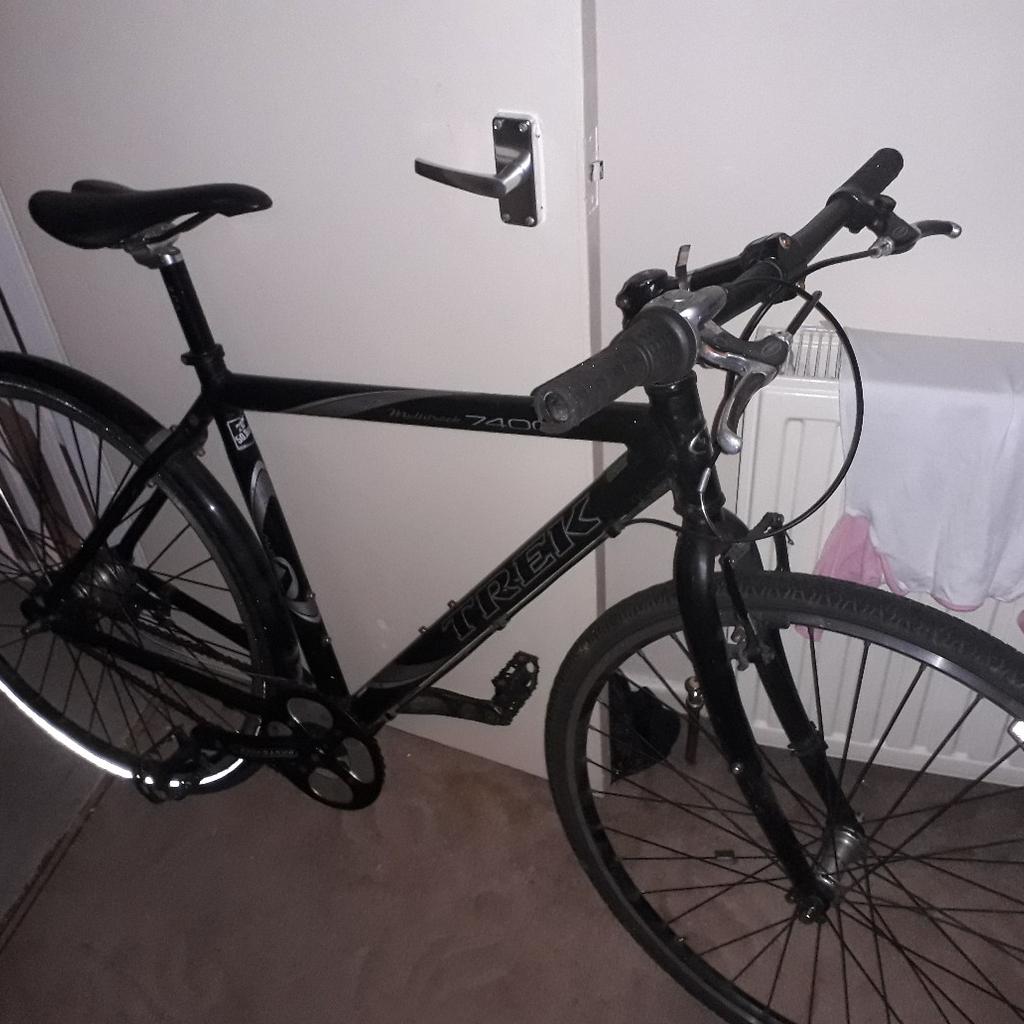 Trek 7400 sale hybrid bike