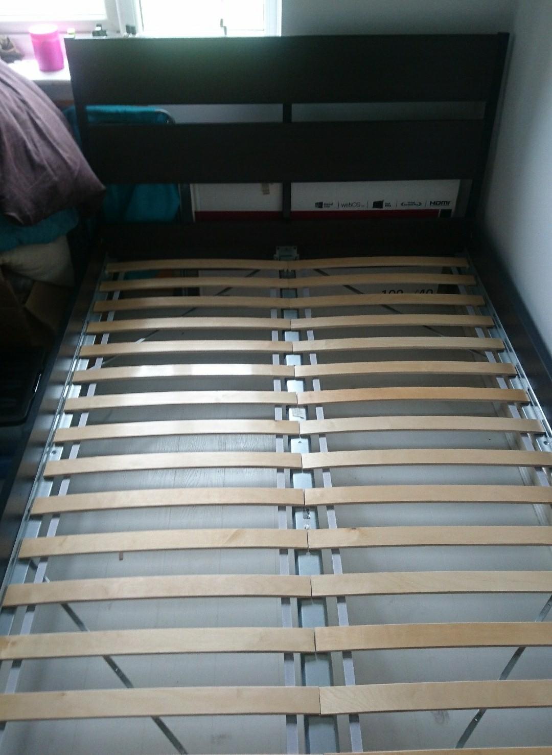 Double size bed frame with slats Blackbrown in NW10 London für £ 50,00