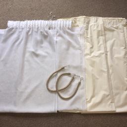 Full set of:
-two cream colour blackout curtains 193 cm
- two voile white curtains 193 cm
- two gold tie backs