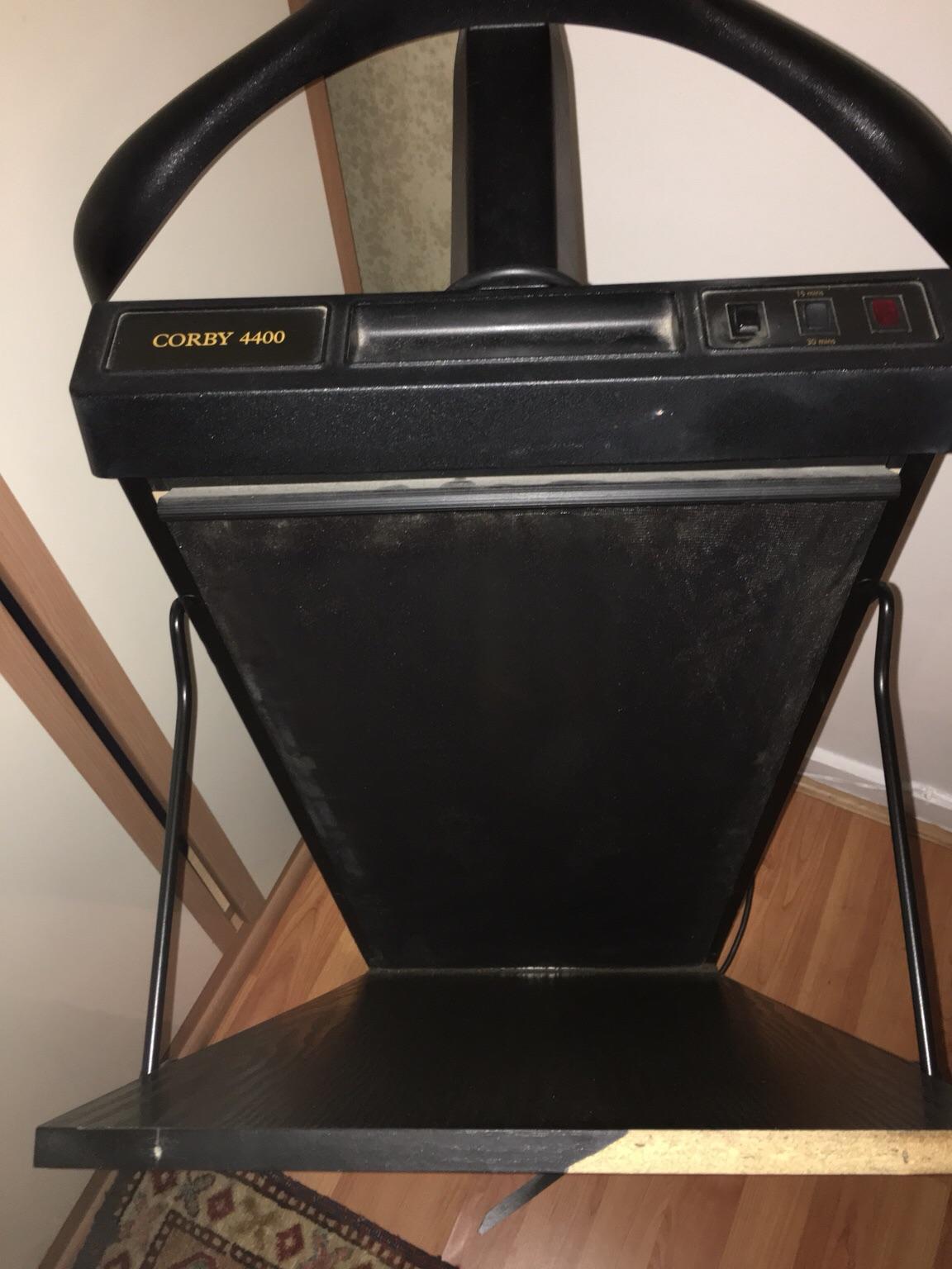 Corby 4400 Pressa Per Pantaloni In Rovere - Spina Europea - Per Stiro Professionale