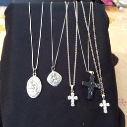 2 ST CHRISTOPHERS AND 3 SILVER CROSSES BOTH CHAINS AND PENDANTS
HALLMARKED 925 BUYER TO COLLECT IN LEEDS IF INTERESTED PLEASE CALL
07823477828  THANK YOU