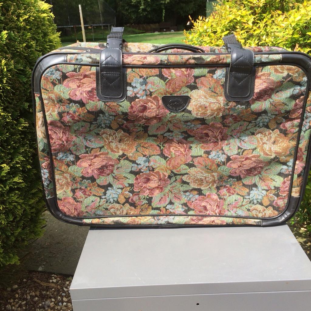 Large vintage suitcase in WV3 Wolverhampton für £ 5,00 zum Verkauf