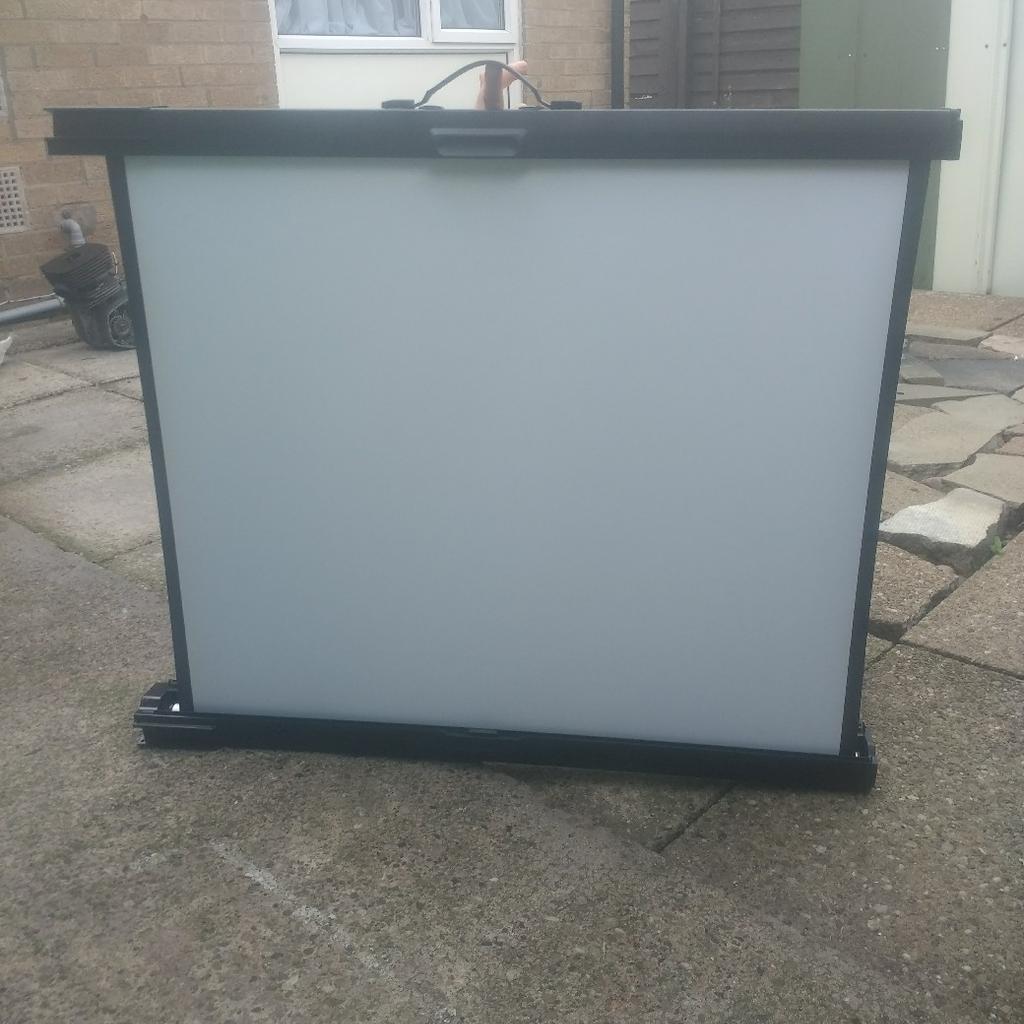 Epsom Projecter Screen in Nottinghamshire für £ 35,00 zum Verkauf ...