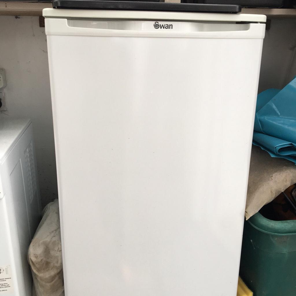 Swan Under Counter Frost Free Freezer in CR0 Sutton für £ 30,00 zum