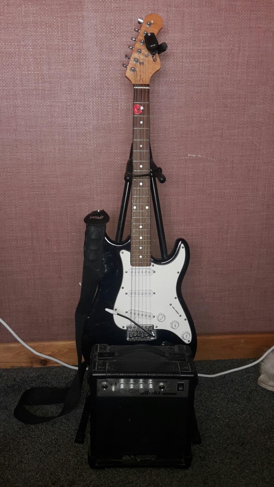 Acoustic Solutions Guitar in Wigan for £20.00 for sale Shpock