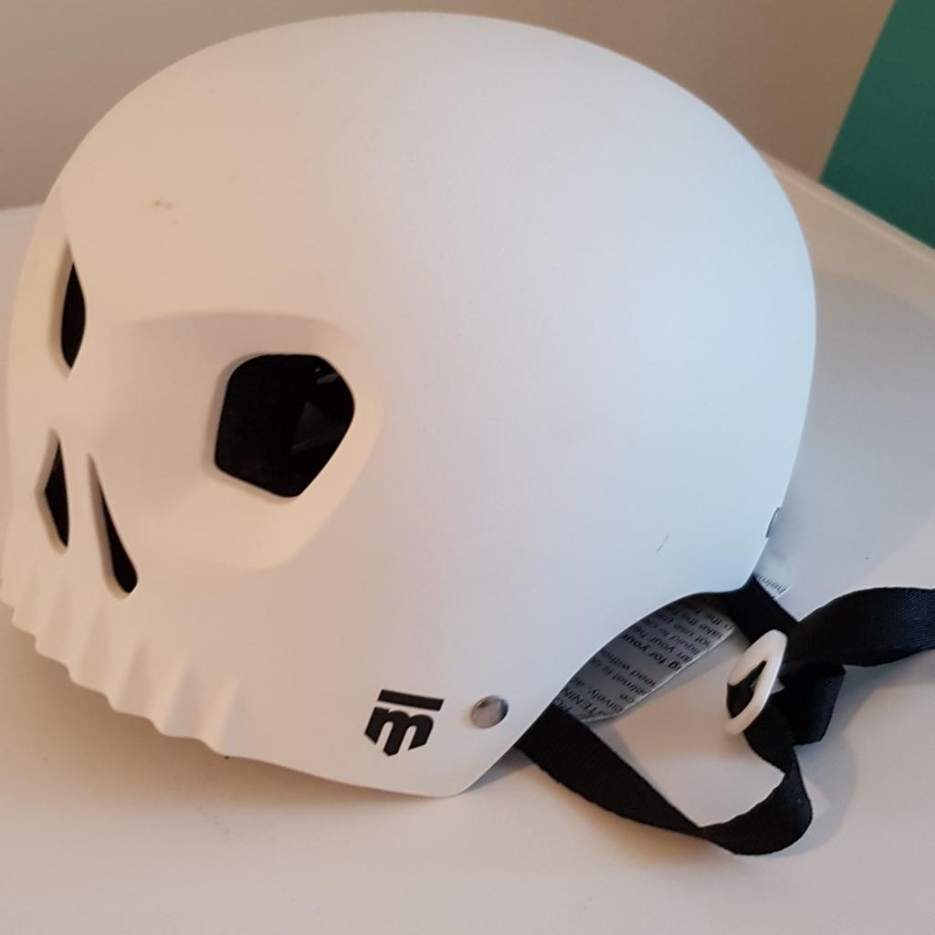 Mongoose best sale skull helmet