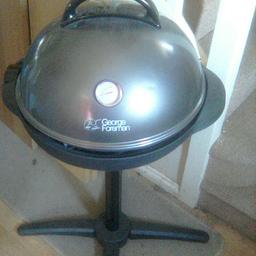 Indoor / outdoor ELECTRIC BBQ.

Should use a RCD plug (like lawnmowers) if use outdoors..

Plate lifts out for easier cleaning.

Some marks on lid. Lightly used.