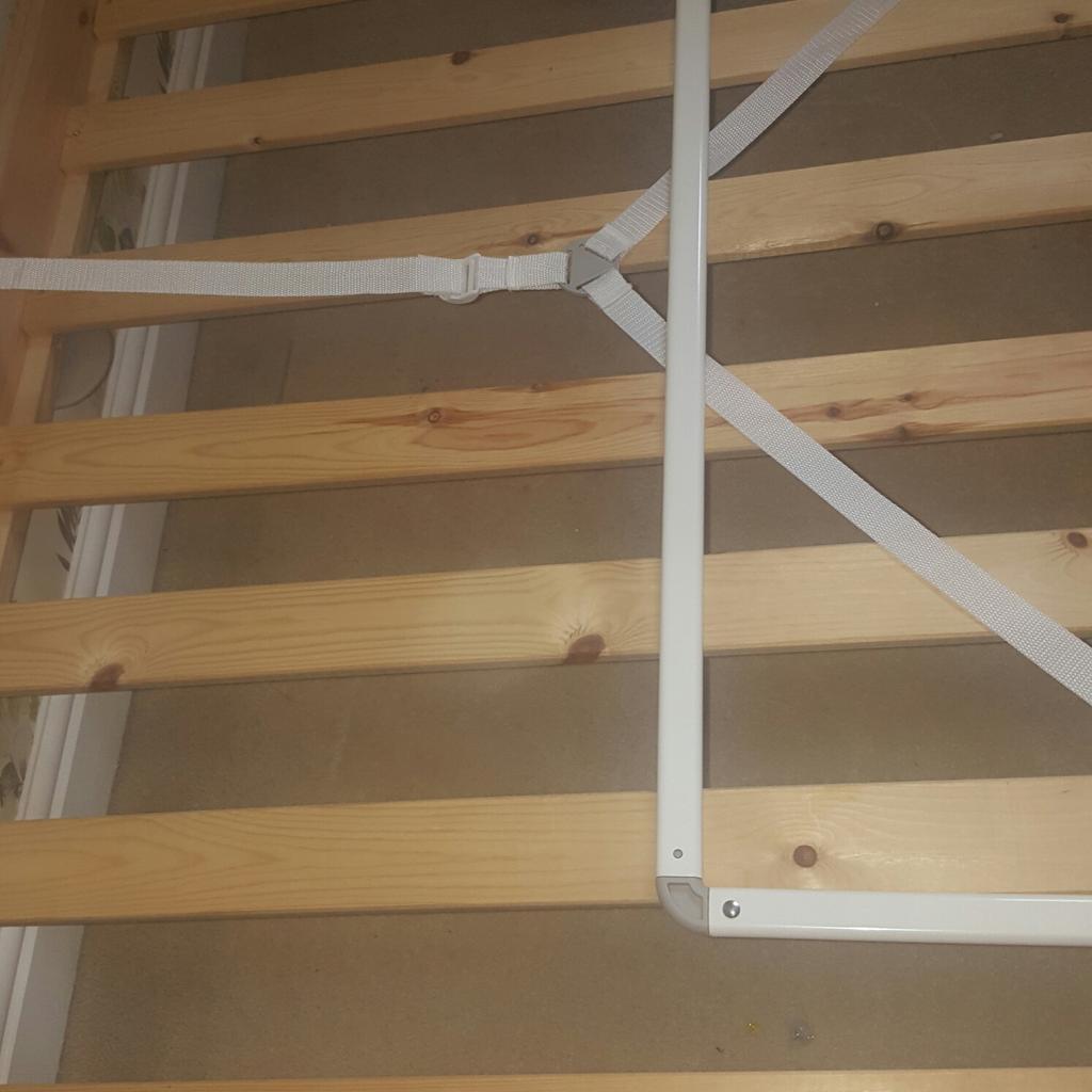 Wooden cot bed safety rail/guard in LS27 Leeds für £ 9,00 zum Verkauf