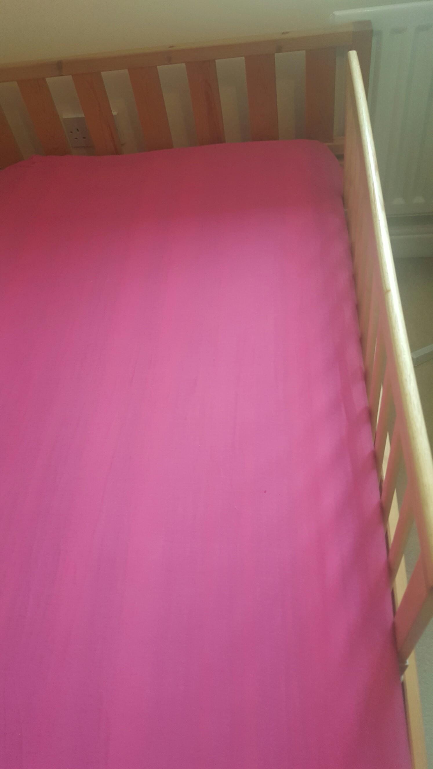 Wooden cot bed safety rail/guard in LS27 Leeds für £ 9,00 zum Verkauf