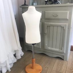 Dressmakers dummy/mannequin for child size aged 2-5. Extendable.
Ideal for work/home sewing and alterations 

Excellent condition. Buyer to collect