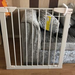 brand new stair gate, bought it but it wouldn’t fit any of my doors. Comes with all components 
Can deliver