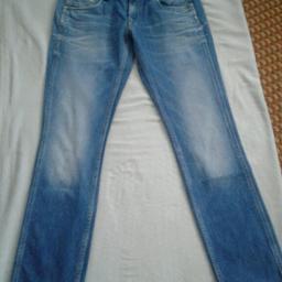 Verkauft wird eine gut erhaltene Jeans der Marke Pepe in Gr. 29/32
Versand möglich, 2.60€ in Versandtasche