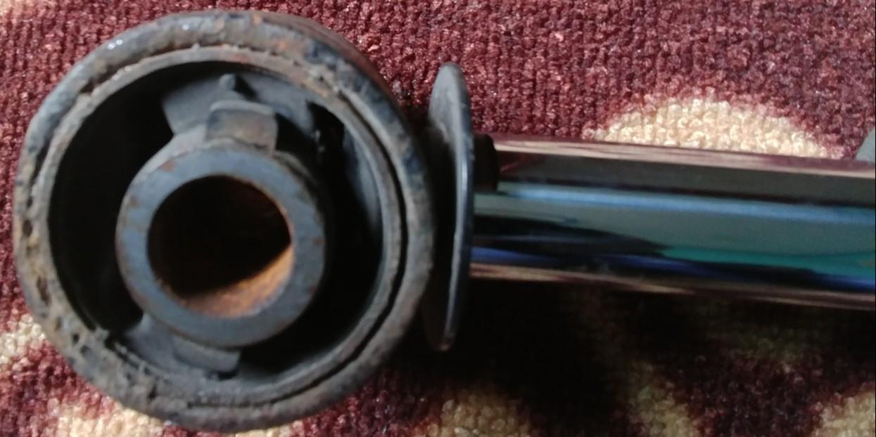 HYUNDAI SANTA FE SELF LEVELIZER SHOCK ABSORB in LE5 Leicester für £ 120