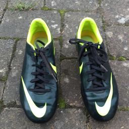 Only worn a few times, great condition.
Children’s Nike football boots UK size 3