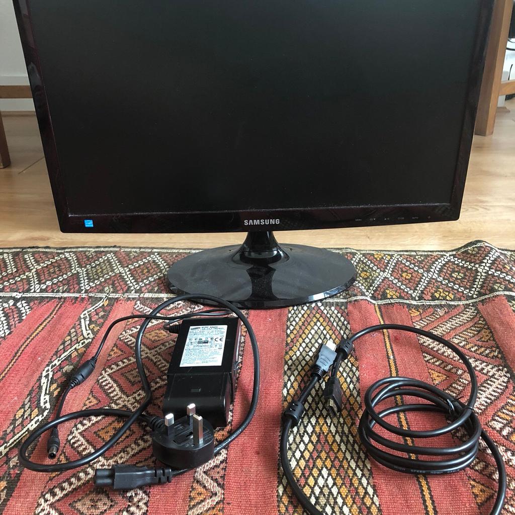 22" Samsung S22C300 HDMI LED Monitor in N4 Islington für 60,00 £ zum ...