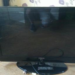 Samsung 40 inch tv as freeview on it stand and remote included collection only B70 9TS