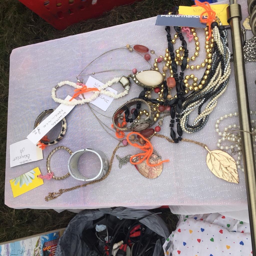 Two big crates worth of car boot items in SO31 Eastleigh für 5,00 £ zum ...